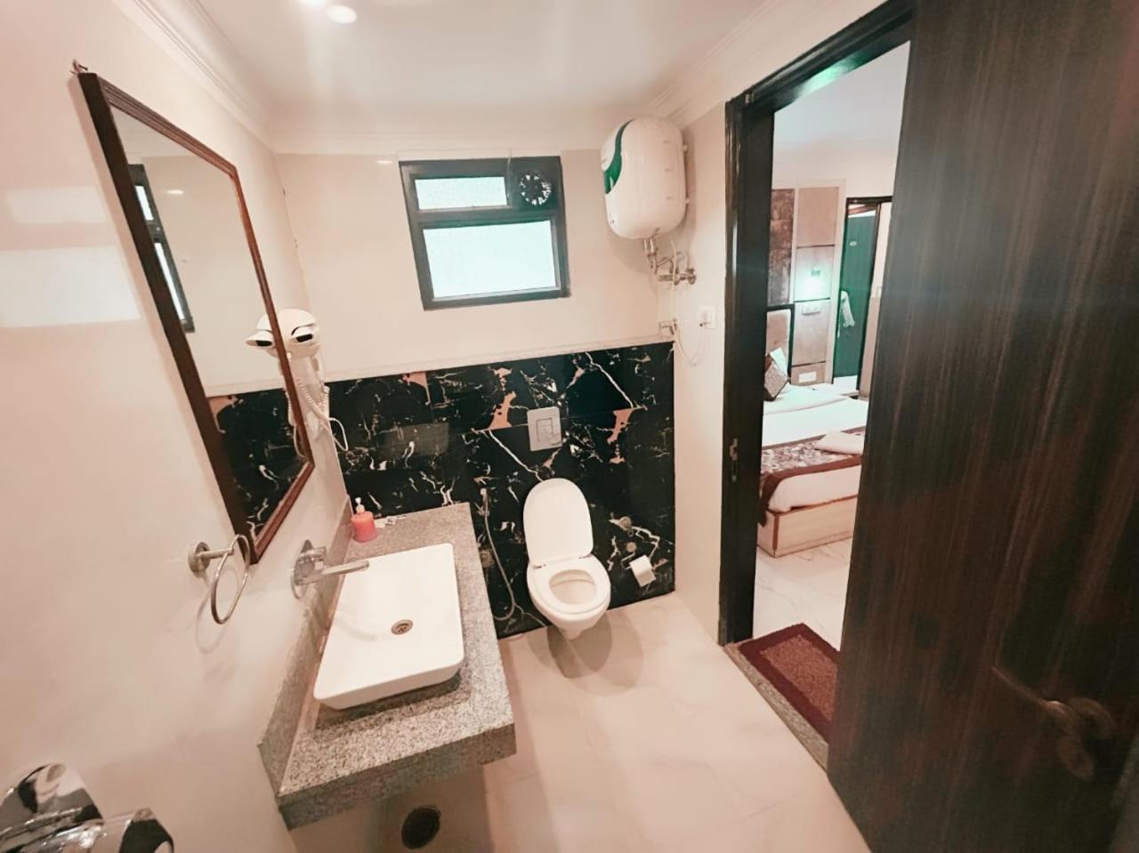Hotel Almora Inn - Near By Delhi International Airport - With Free Airport Pickup And Drop New Delhi Exterior foto