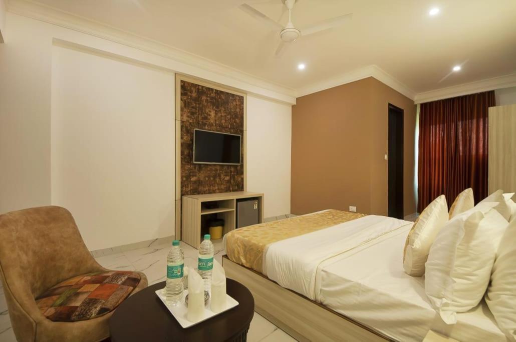 Hotel Almora Inn - Near By Delhi International Airport - With Free Airport Pickup And Drop New Delhi Exterior foto